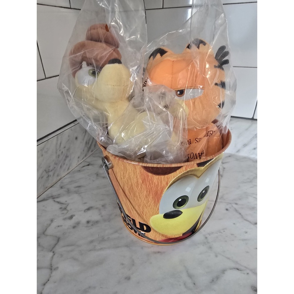 New Garfield The Movie Promo Popcorn Bucket With Garfield & Odie Plush